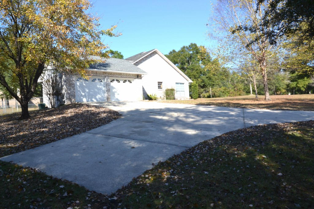 KENNEDY LAKE (UNRECORDED) - Residential