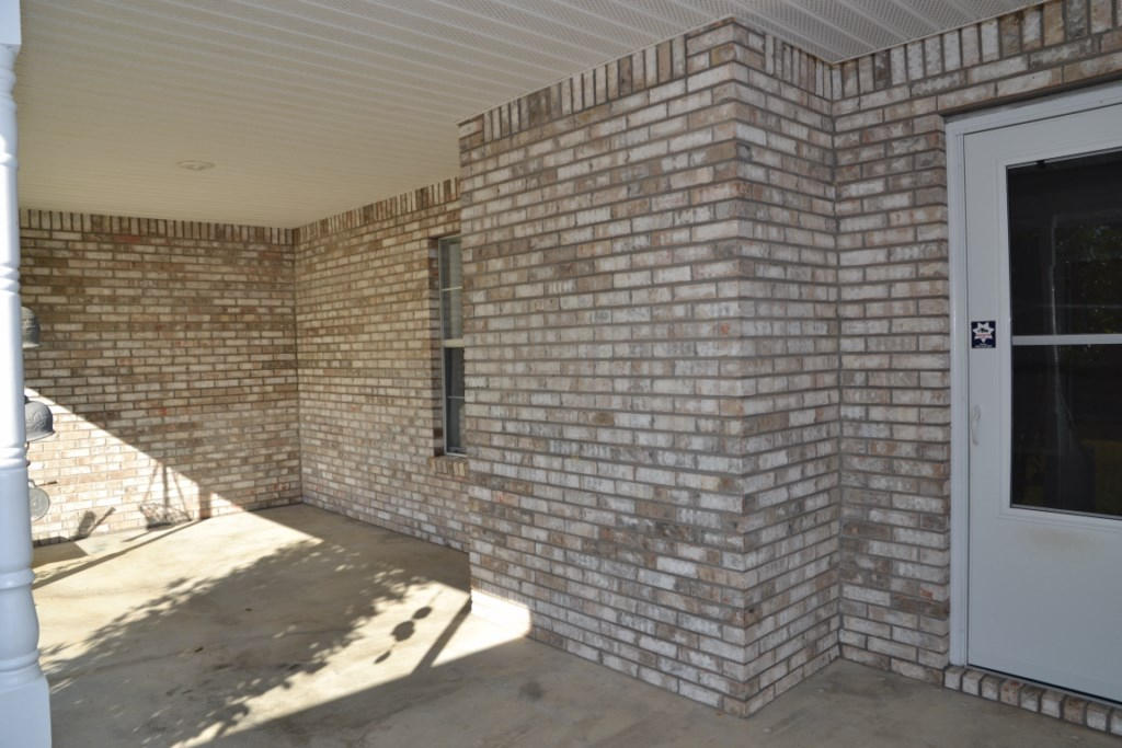 KENNEDY LAKE (UNRECORDED) - Residential