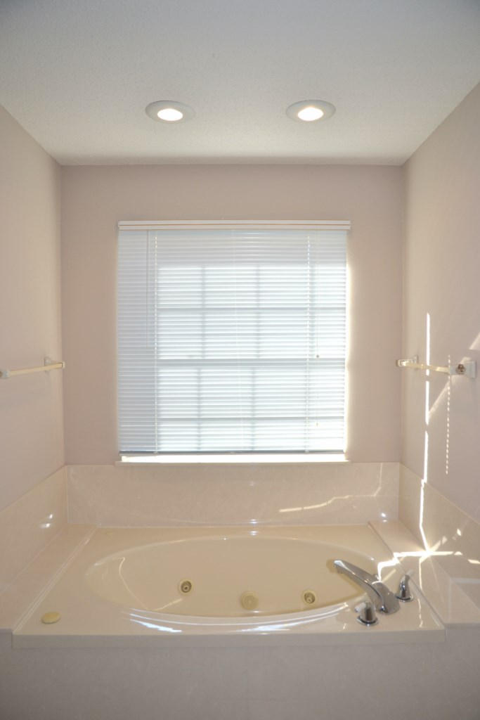 KENNEDY LAKE (UNRECORDED) - Residential