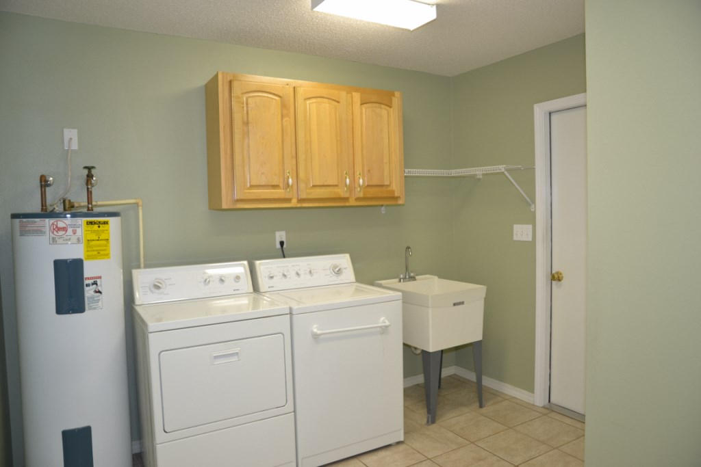 KENNEDY LAKE (UNRECORDED) - Residential