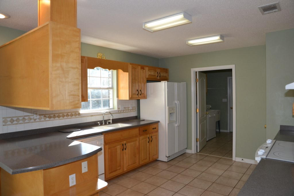 KENNEDY LAKE (UNRECORDED) - Residential