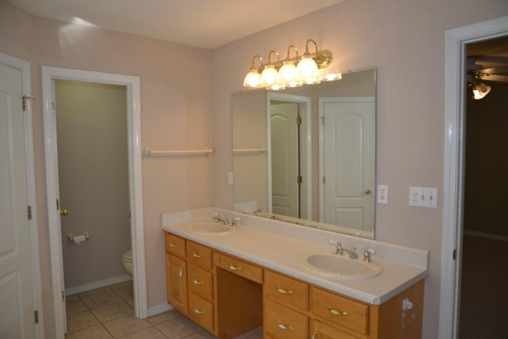 KENNEDY LAKE (UNRECORDED) - Residential