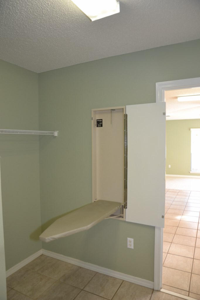 KENNEDY LAKE (UNRECORDED) - Residential