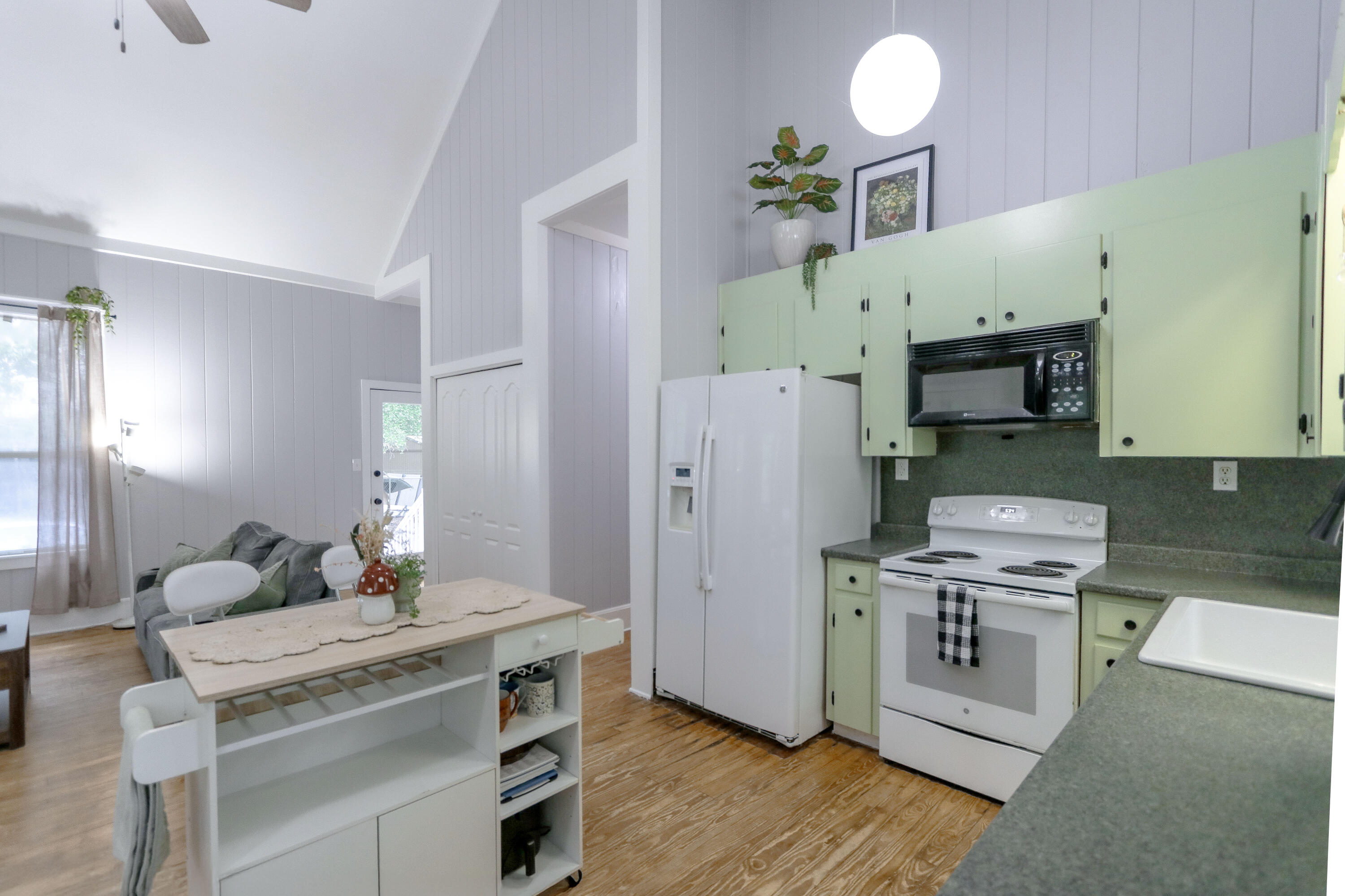 CREEKSIDE - Residential