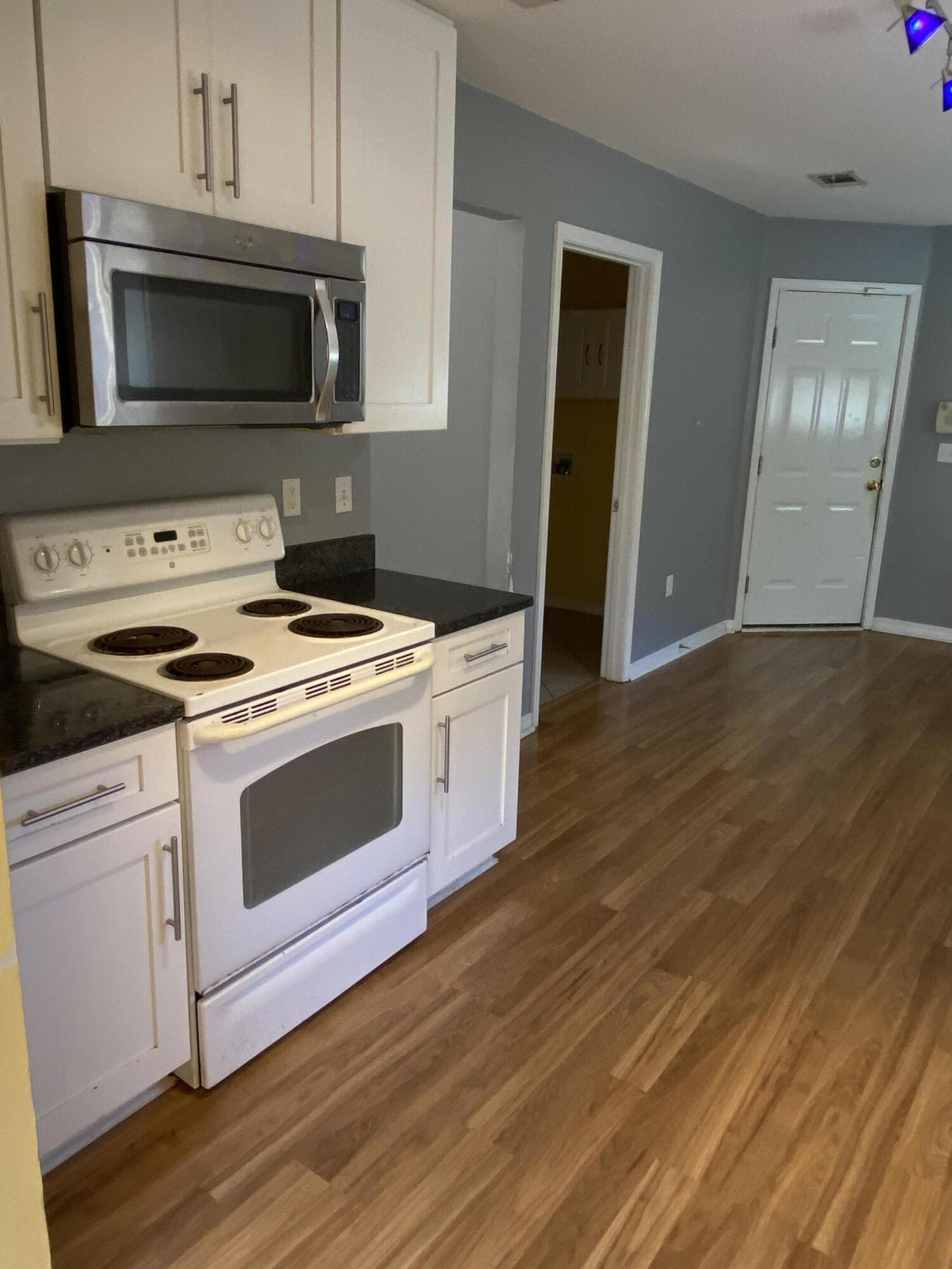 SKY RIDGE ESTATES 1ST ADD - Residential Lease