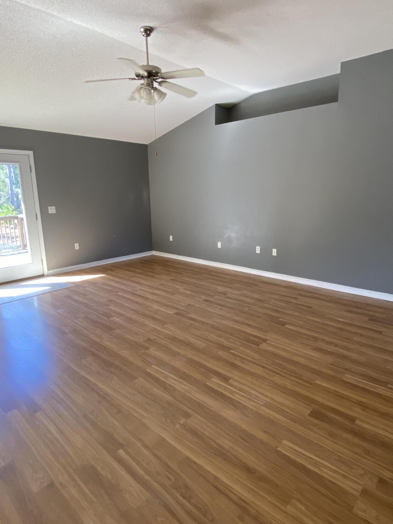 SKY RIDGE ESTATES 1ST ADD - Residential Lease