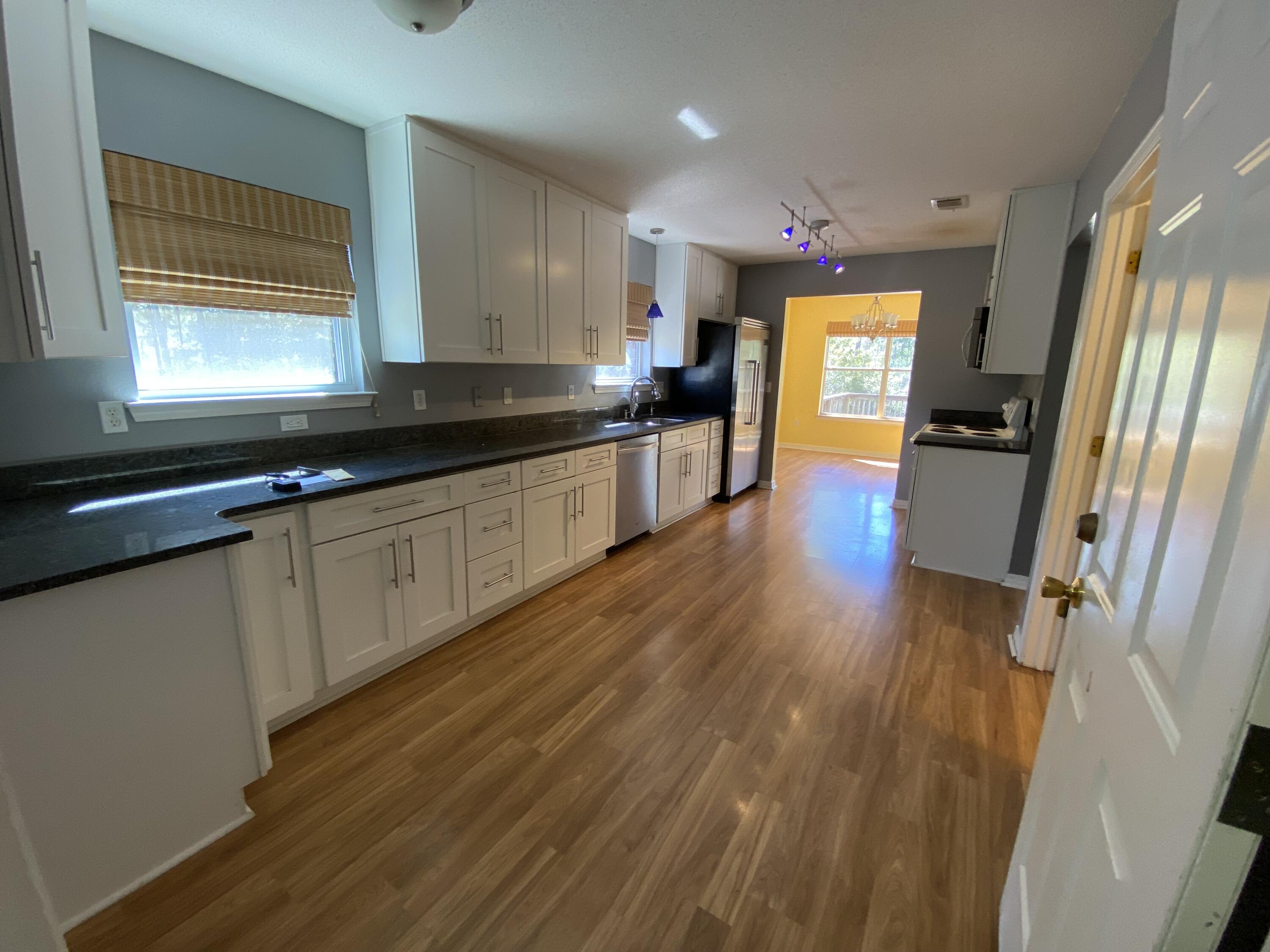 SKY RIDGE ESTATES 1ST ADD - Residential Lease