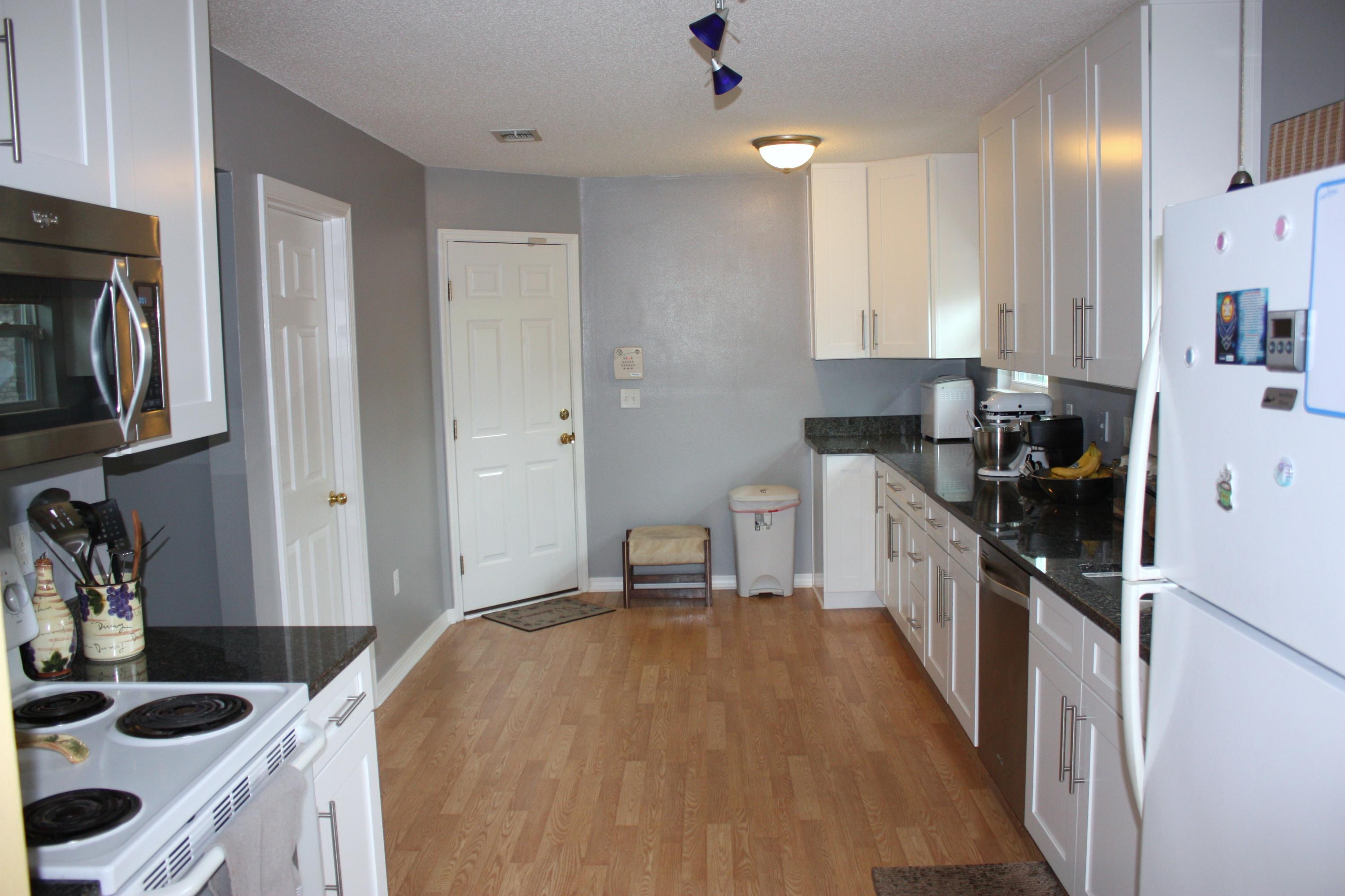 SKY RIDGE ESTATES 1ST ADD - Residential Lease