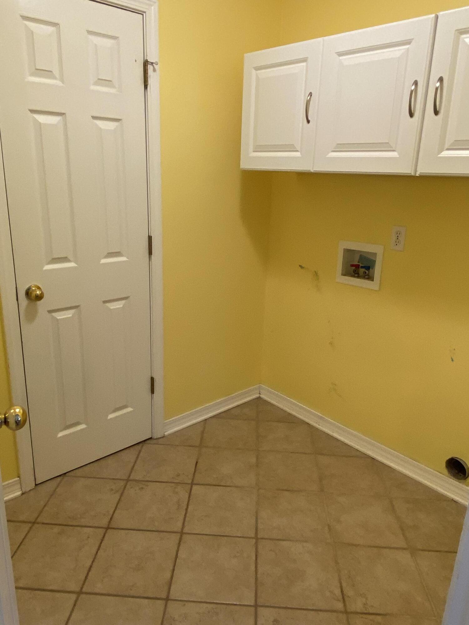 SKY RIDGE ESTATES 1ST ADD - Residential Lease