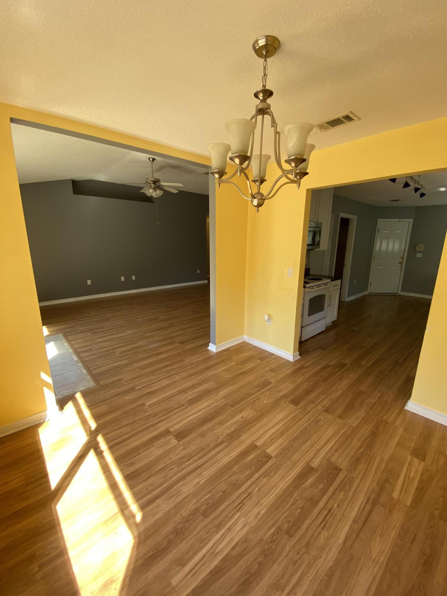 SKY RIDGE ESTATES 1ST ADD - Residential Lease