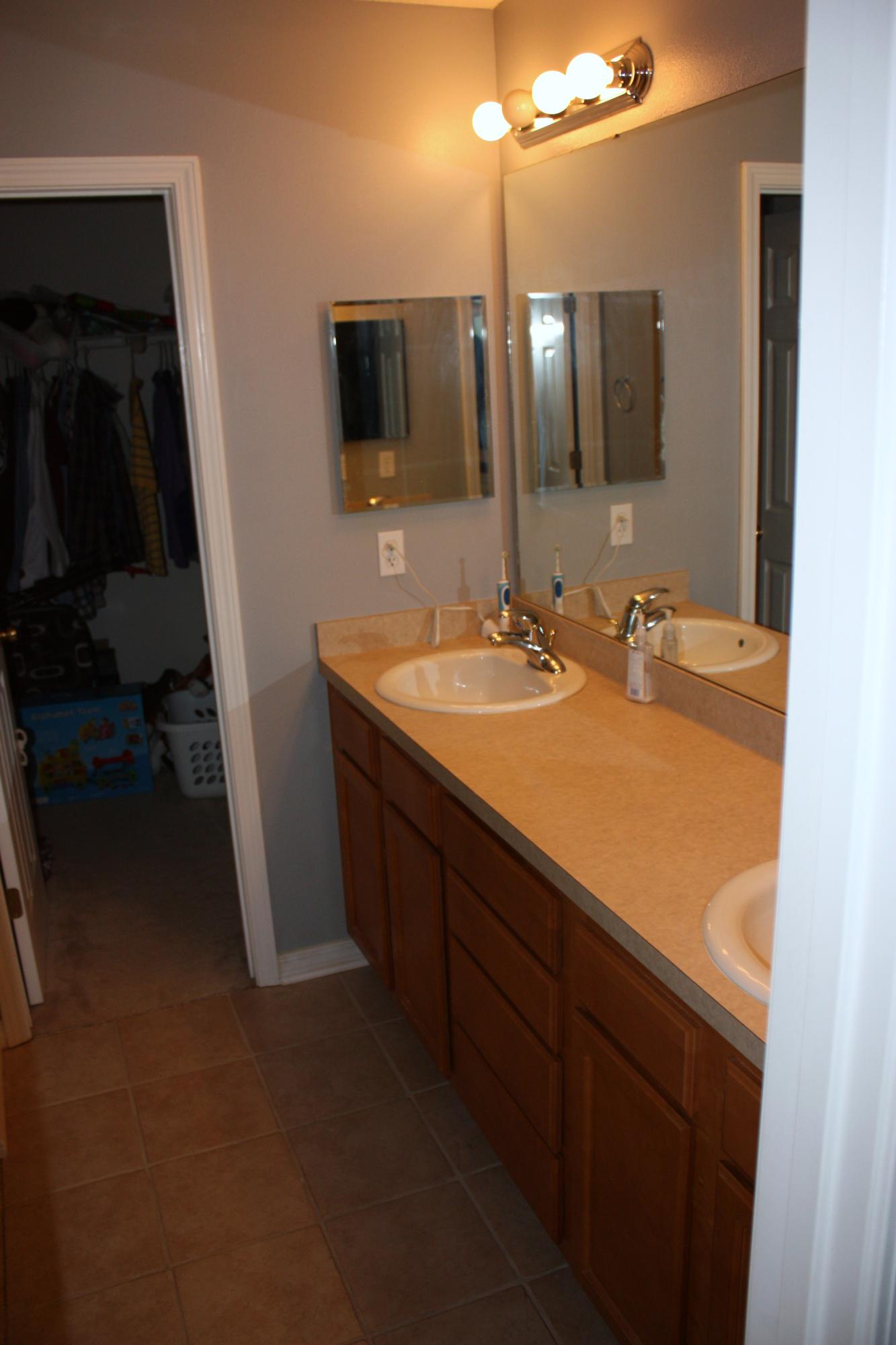 SKY RIDGE ESTATES 1ST ADD - Residential Lease