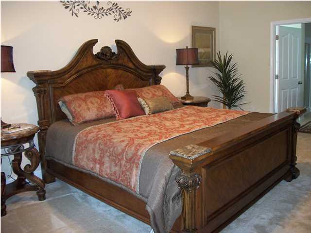 WHISPERING LAKE - Residential