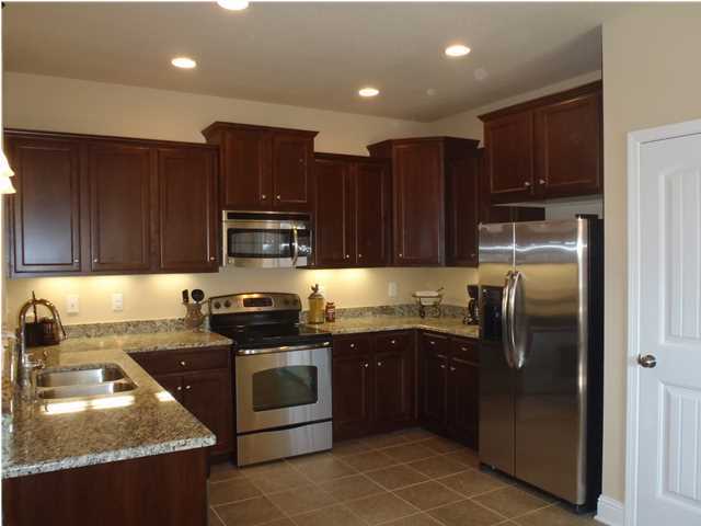 WHISPERING LAKE - Residential