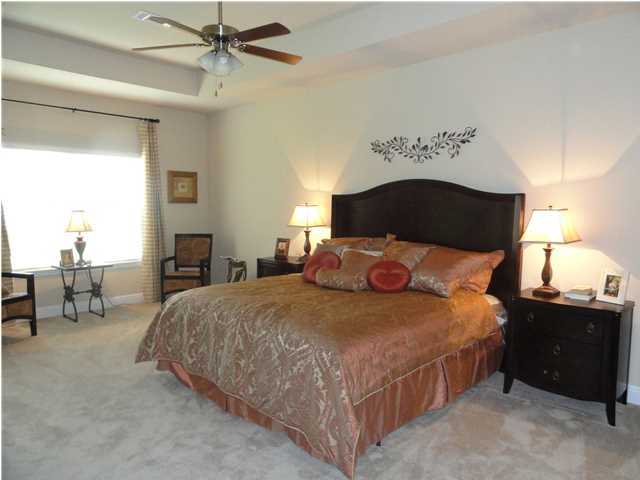 WHISPERING LAKE - Residential