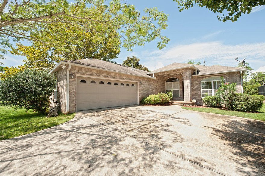 CUSTOM BUILT, BRICK HOME, IN A PRIVATE WATERFRONT COMMUNITY!! Enjoy water views of the Santa Rosa Sound! This lovely home has so many features. You will LOVE the gourmet kitchen with mocha glazed cabinets, gas stove, kitchen island, Corian counters, stainless appliances, breakfast bar and more! This home features 4 bedrooms 2 baths, a formal dining room, fireplace, crown molding, trey ceilings with accent and recessed lighting, breakfast nook, large living room with beautiful views and a fantastic screened porch to enjoy! The split bedroom floor plan boasts a fantastic master bedroom with plenty of space for your furniture. The bath is a retreat with cultured marble double vanities, a whirlpool tub, large separate shower and walk in closet. Home warranty included. CALL today!