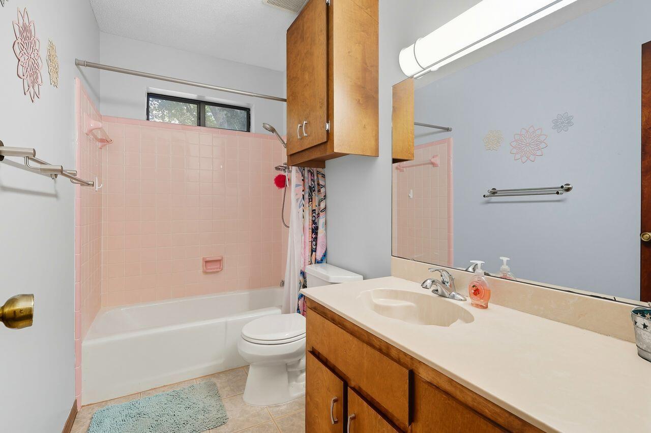 KENNEDY LAKES 1ST ADDN 2 - Residential