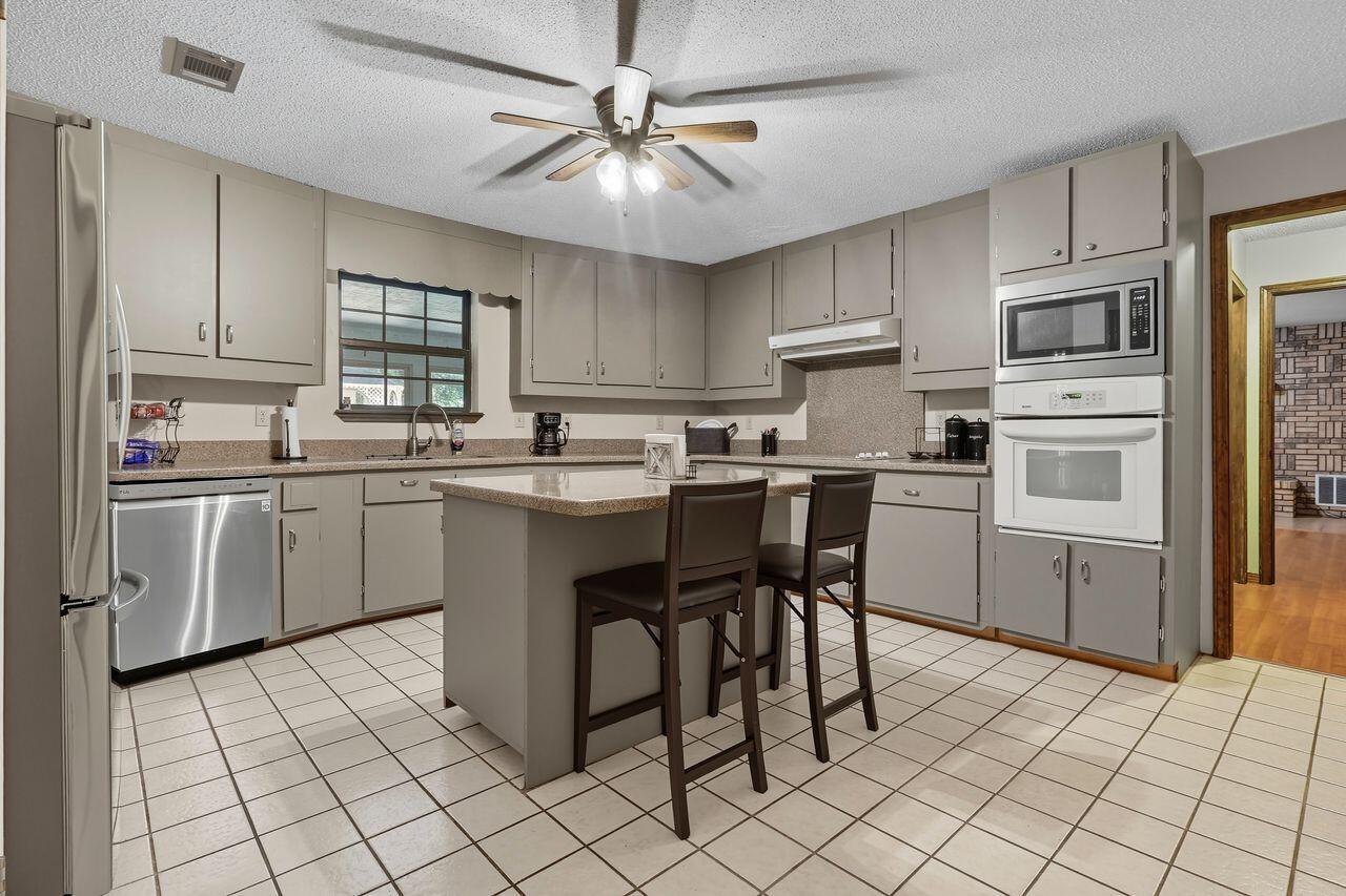 KENNEDY LAKES 1ST ADDN 2 - Residential