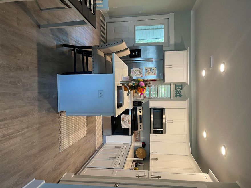 Beautiful 3 bedroom, 2.5 bath luxury townhome in the Verandas at Freeport. This charming community is only 20 minutes from 30A beaches and has a community pool! This Vista Floor plan has been impeccably maintained and is full of upgrades -LVP flooring throughout, quartz countertops, and stainless steel appliances.  Enjoy Florida living and entertain your guests on the extra large screened-in lanai. This one won't last long!