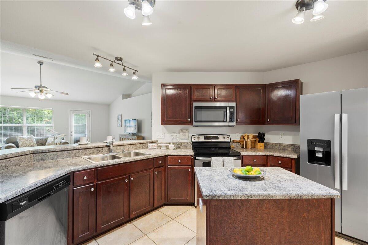 CREETWOOD VILLAGE - Residential