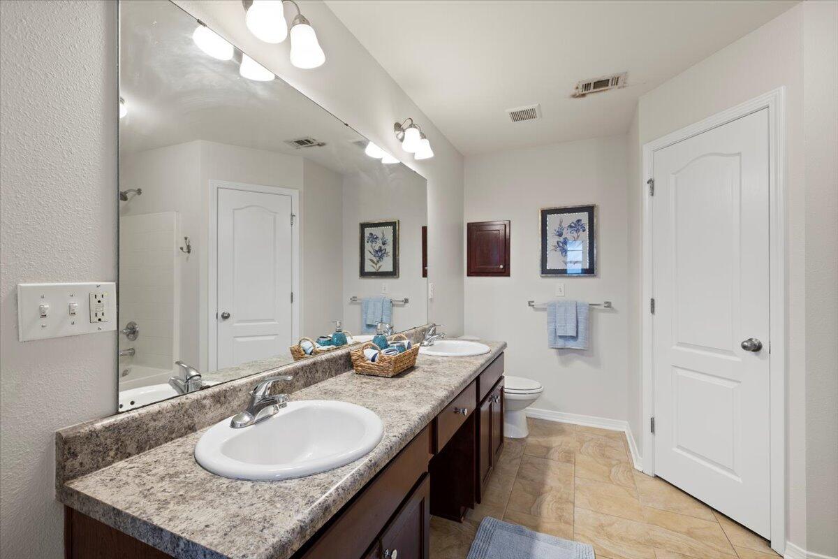 CREETWOOD VILLAGE - Residential