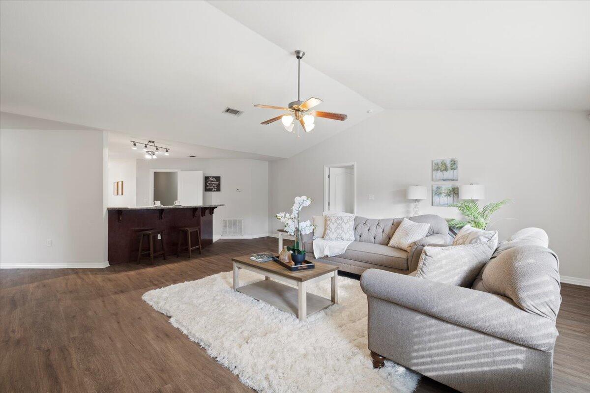 CREETWOOD VILLAGE - Residential