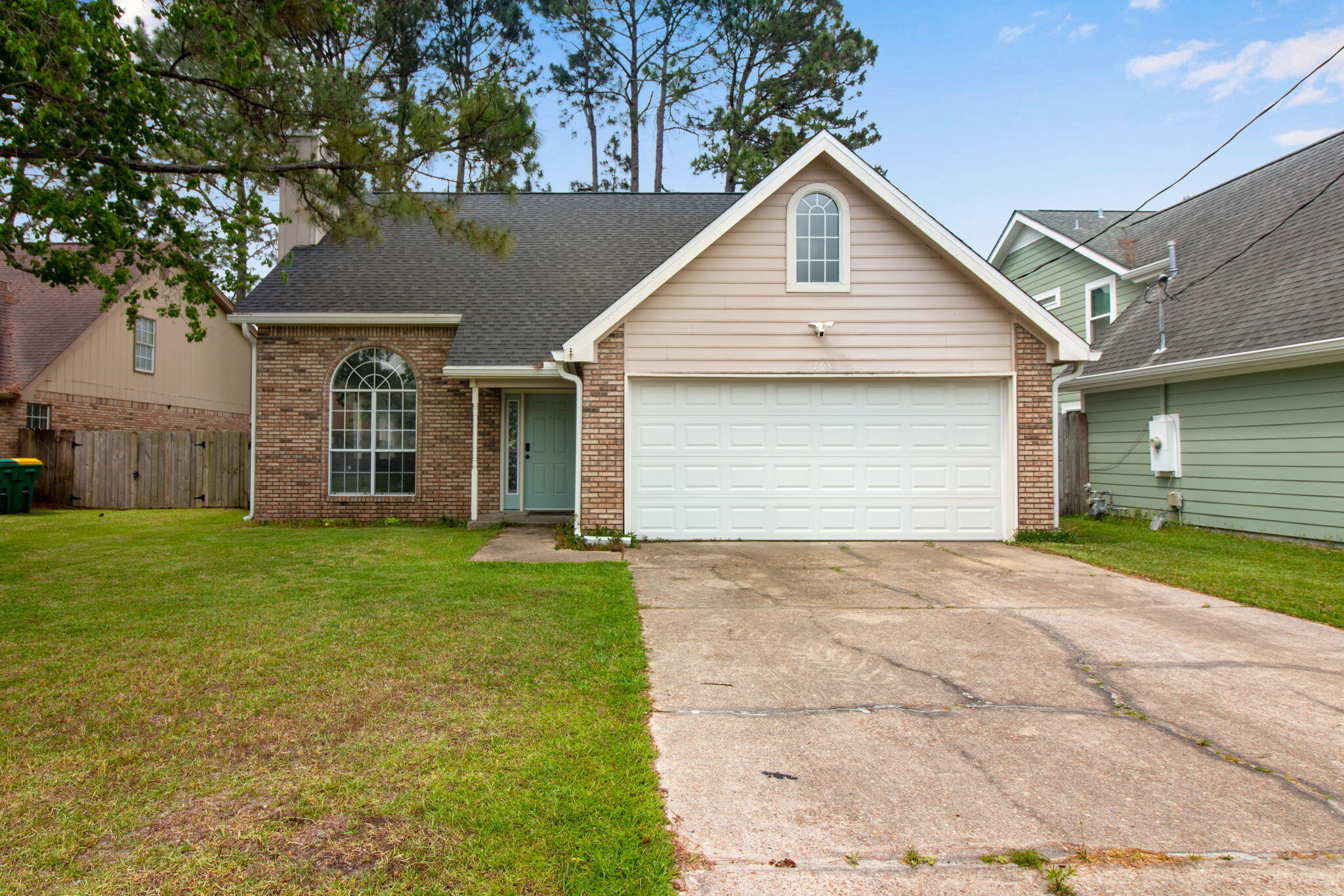 Well-maintained and updated home in Fort Walton Beach, FL, conveniently located near shopping, dining, and beautiful beaches. This move-in ready property features stainless steel appliances, modern finishes, and a functional layout. The fully fenced yard offers privacy and space for outdoor enjoyment. A great opportunity to own a clean, updated home in a central location with easy access to everything the area has to offer.