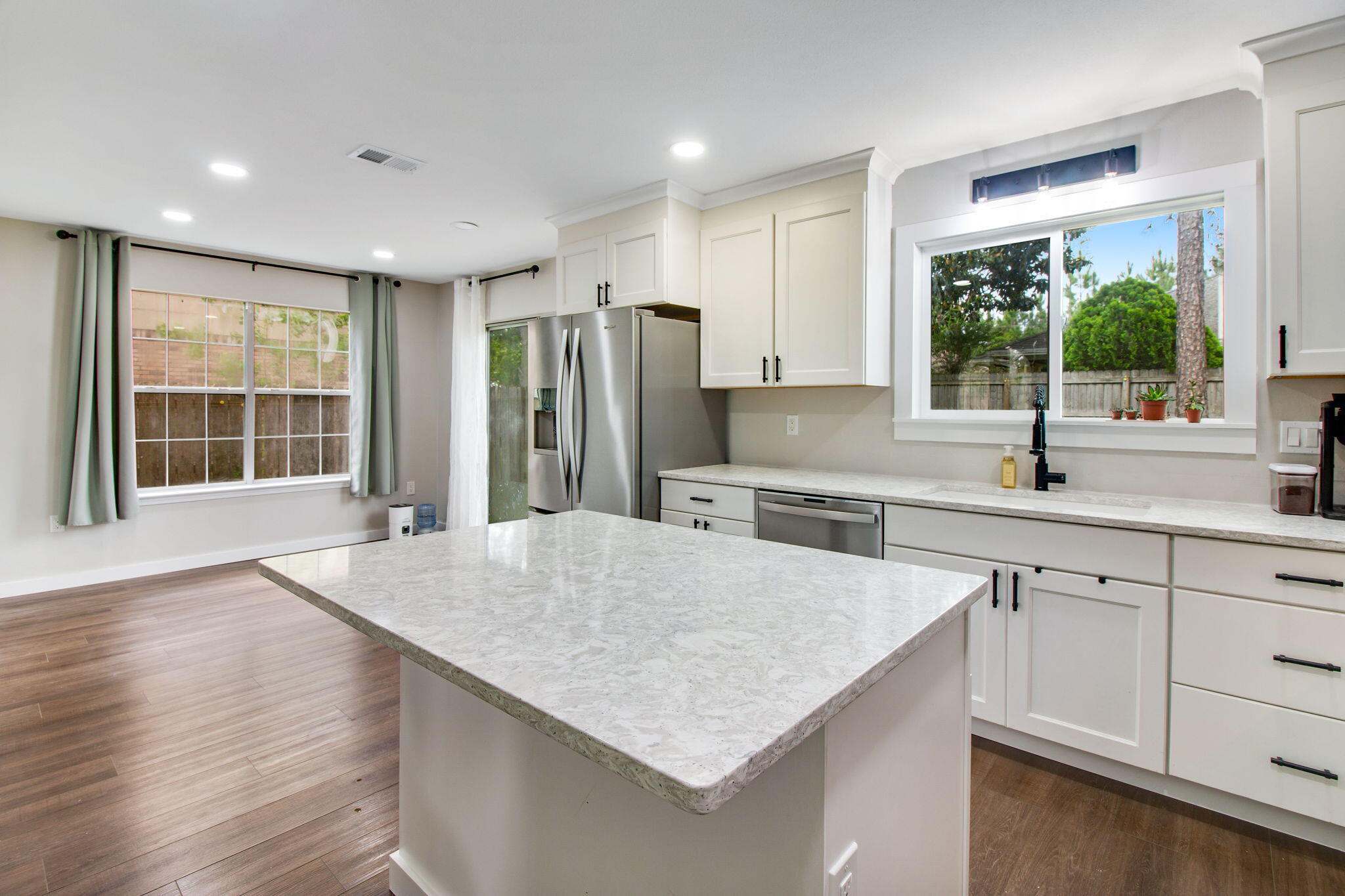 VILLAGE WEST - Residential