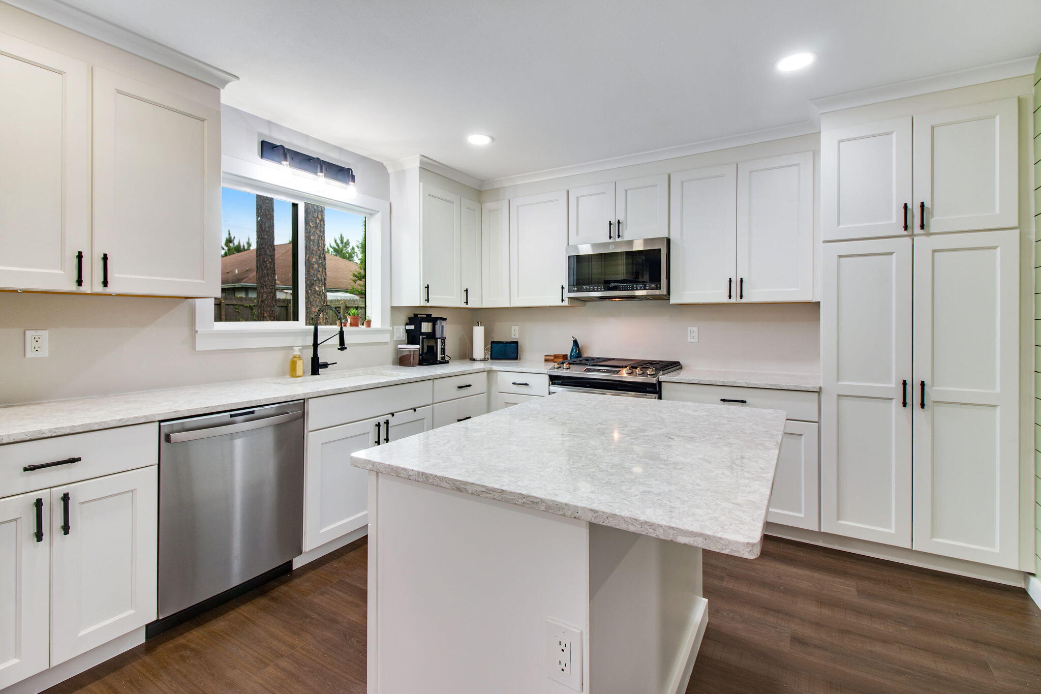 VILLAGE WEST - Residential