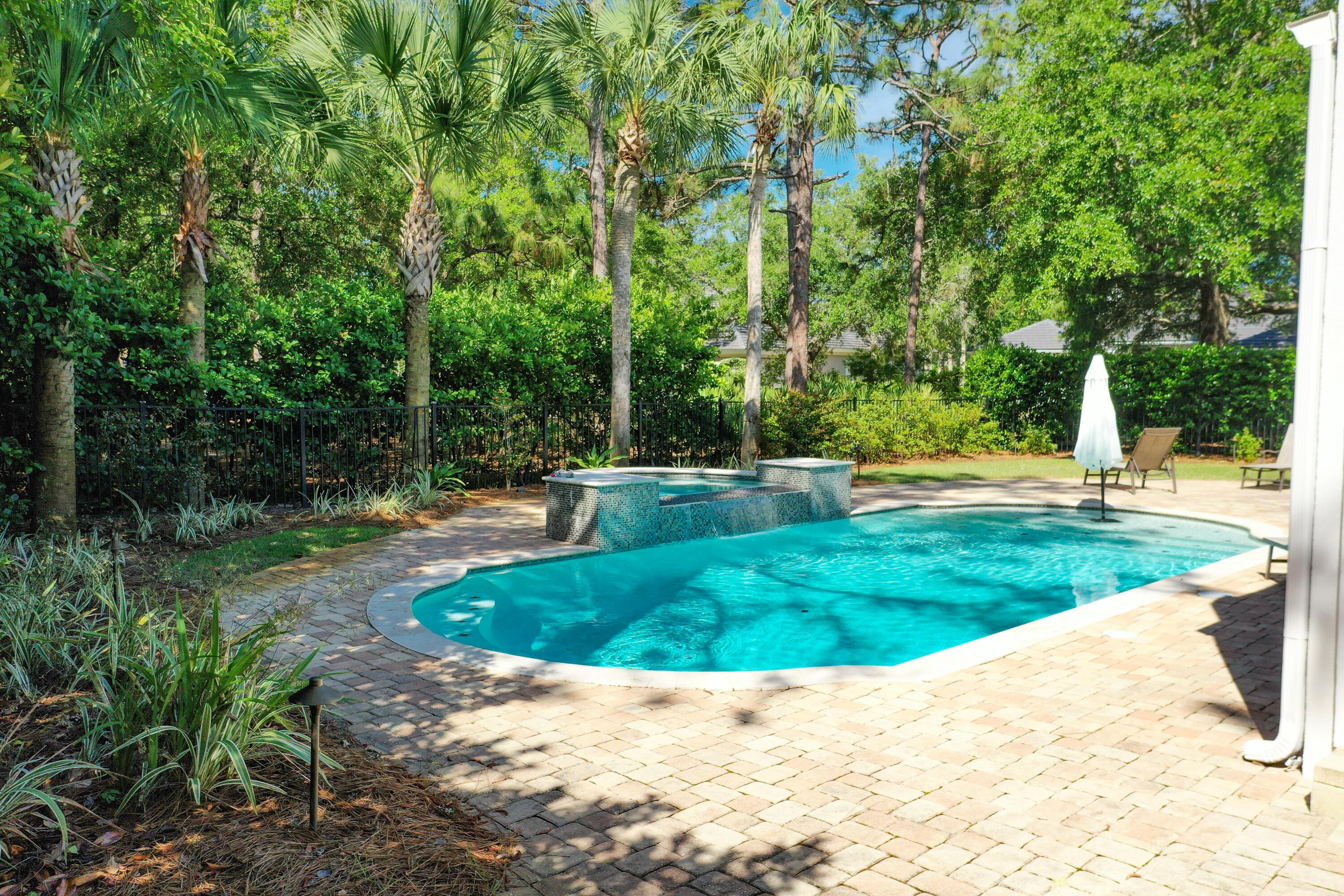 BAYTOWNE AVE EAST - Residential
