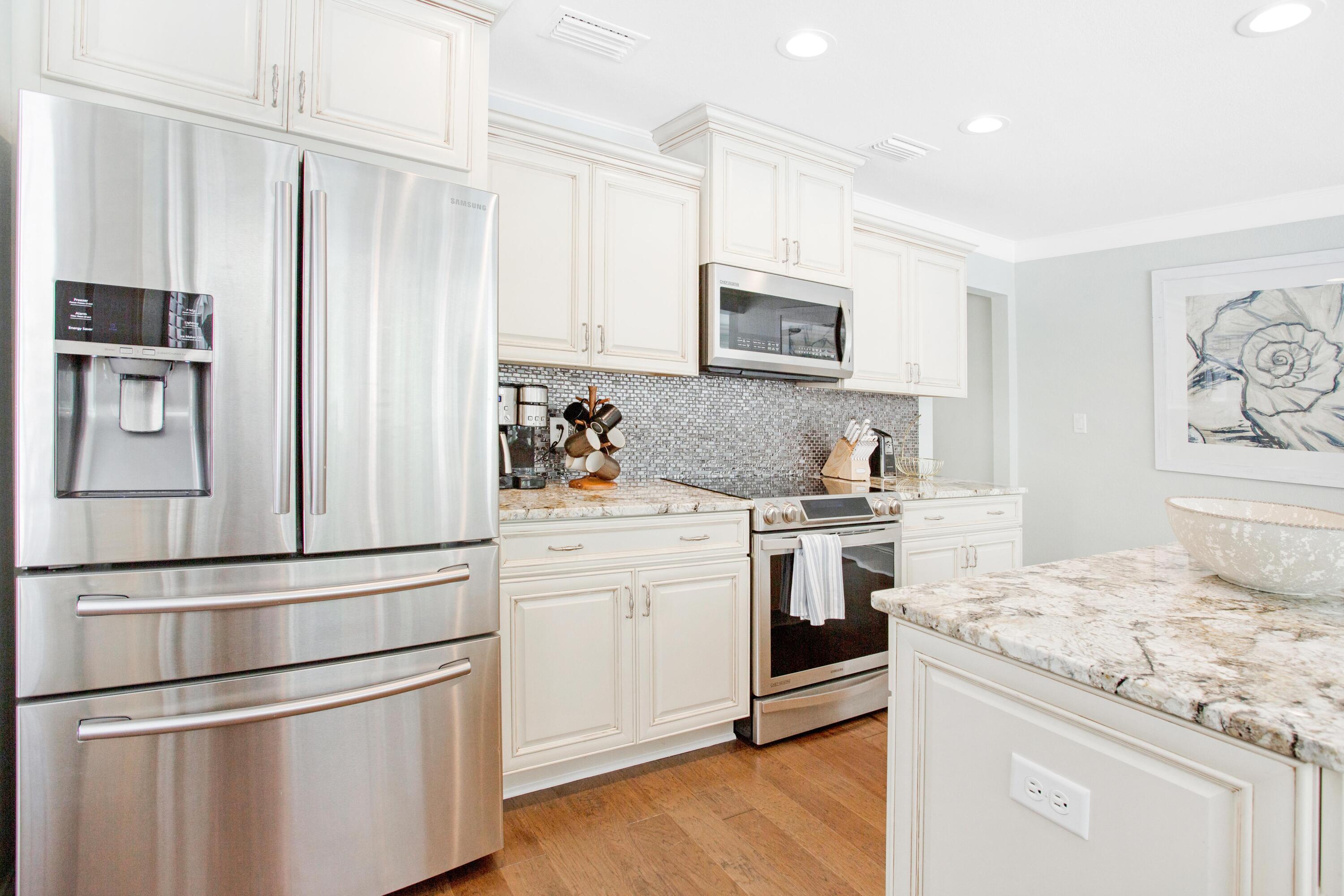 BAYTOWNE AVE EAST - Residential
