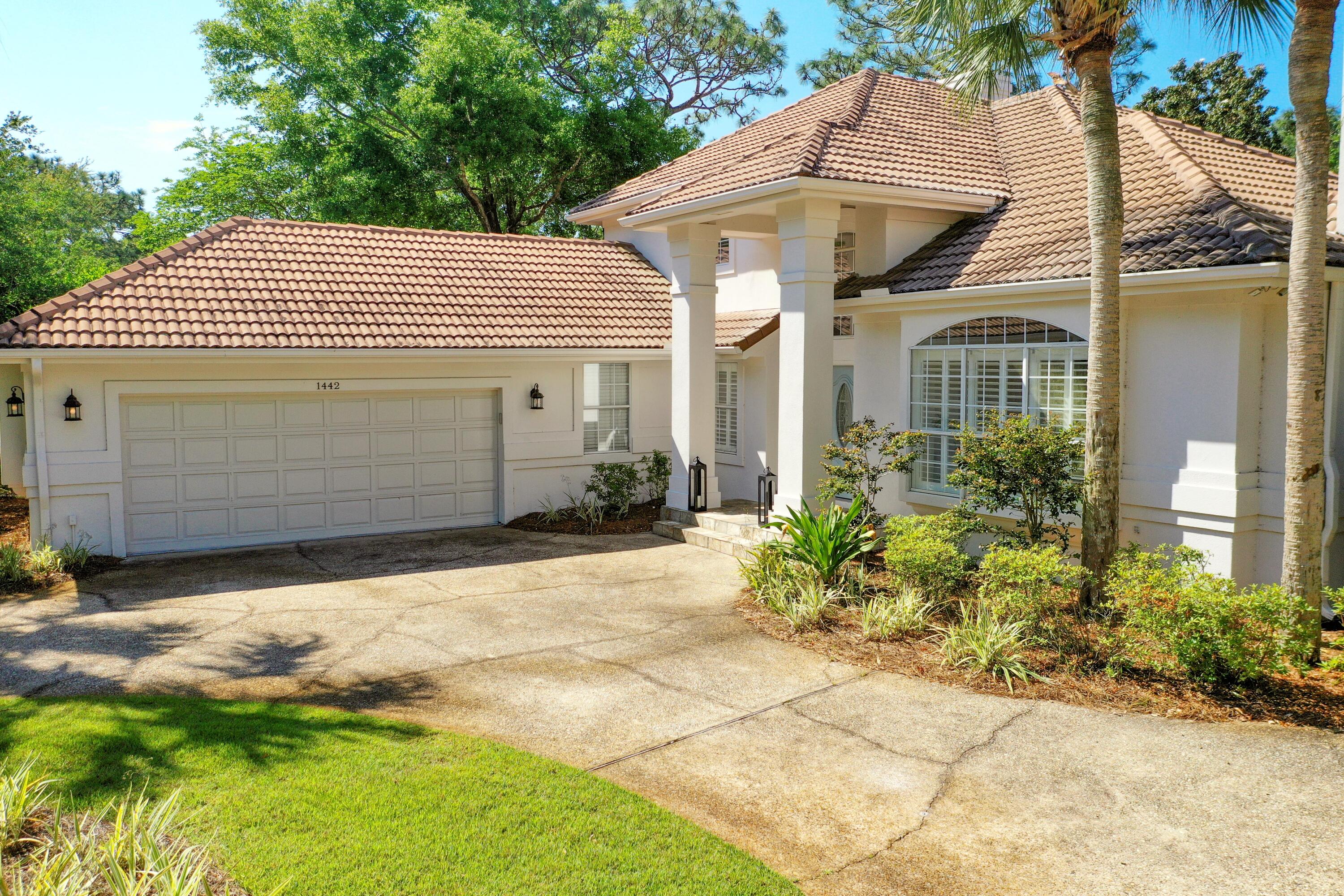 BAYTOWNE AVE EAST - Residential
