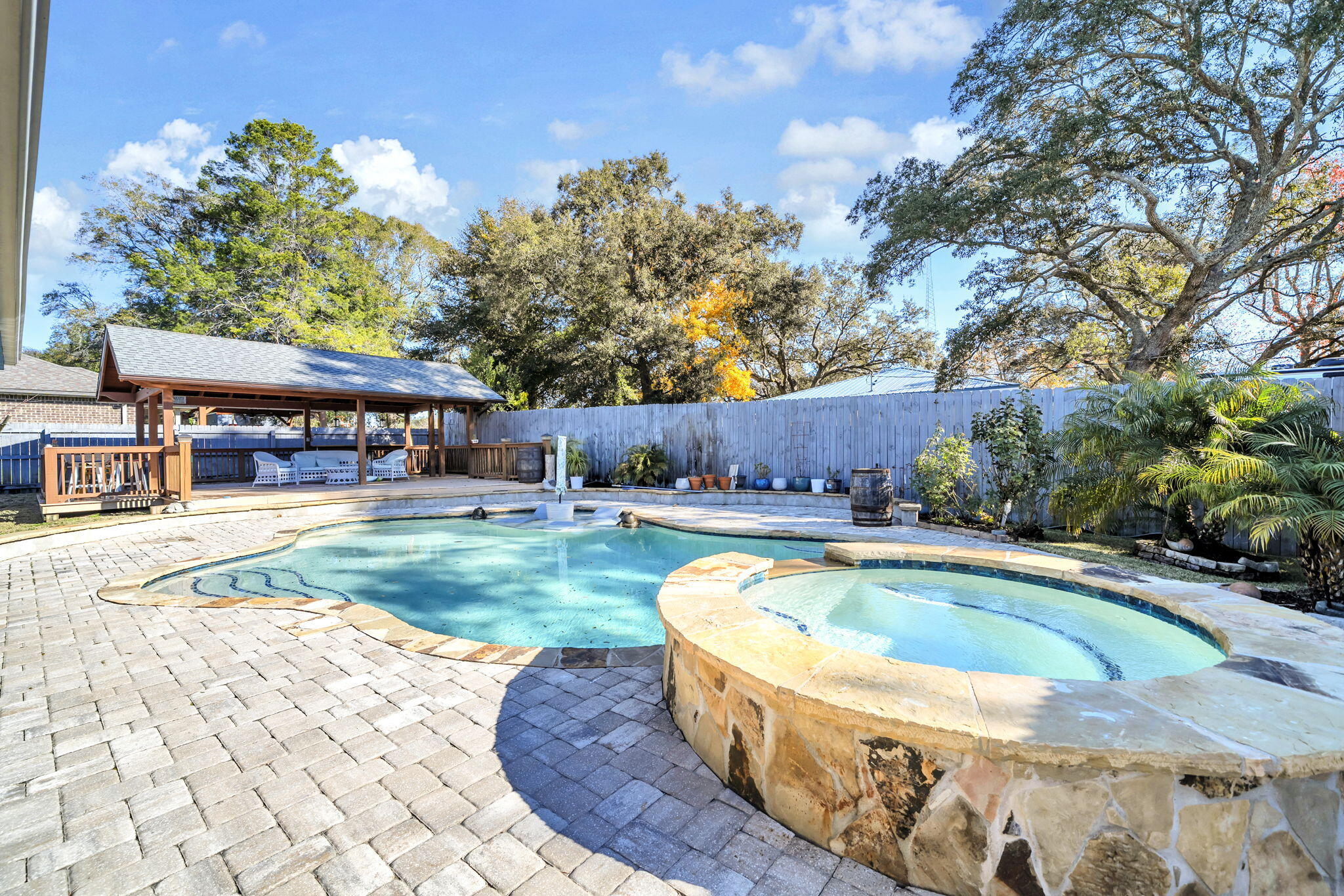 SCHOOLVIEW - Residential