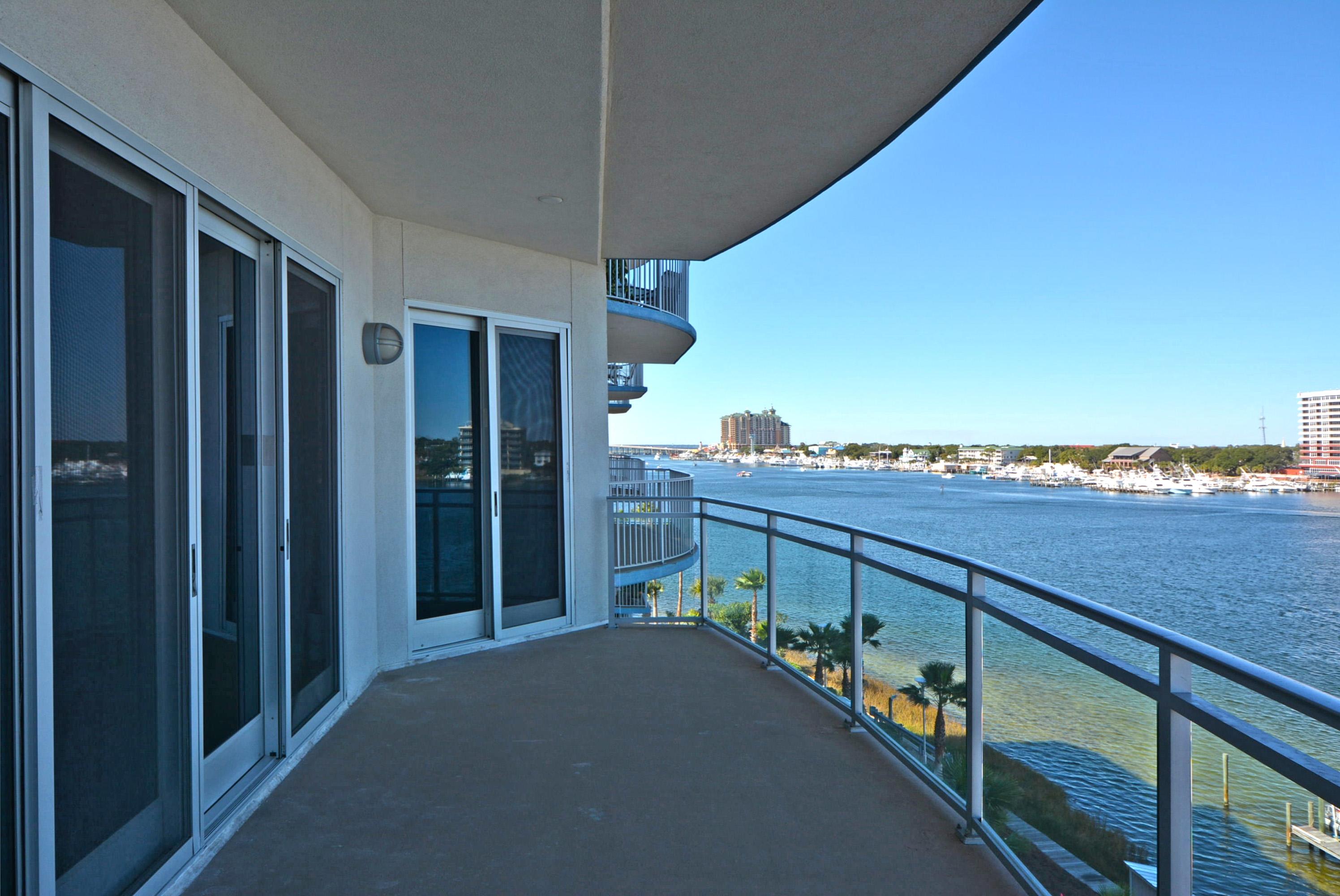 HARBOR LIGHTS - Residential