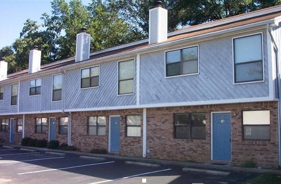 BEAUTIFUL TOWNHOME WITH WATER ACCESS, DOCK, PICNIC AREA. CONTEMPORARY LIVING WITH FIREPLACE. 1st floor completely tiled! Plenty of kitchen cabinet and counter space; half bath downstairs; breakfast bar and separate dining room.