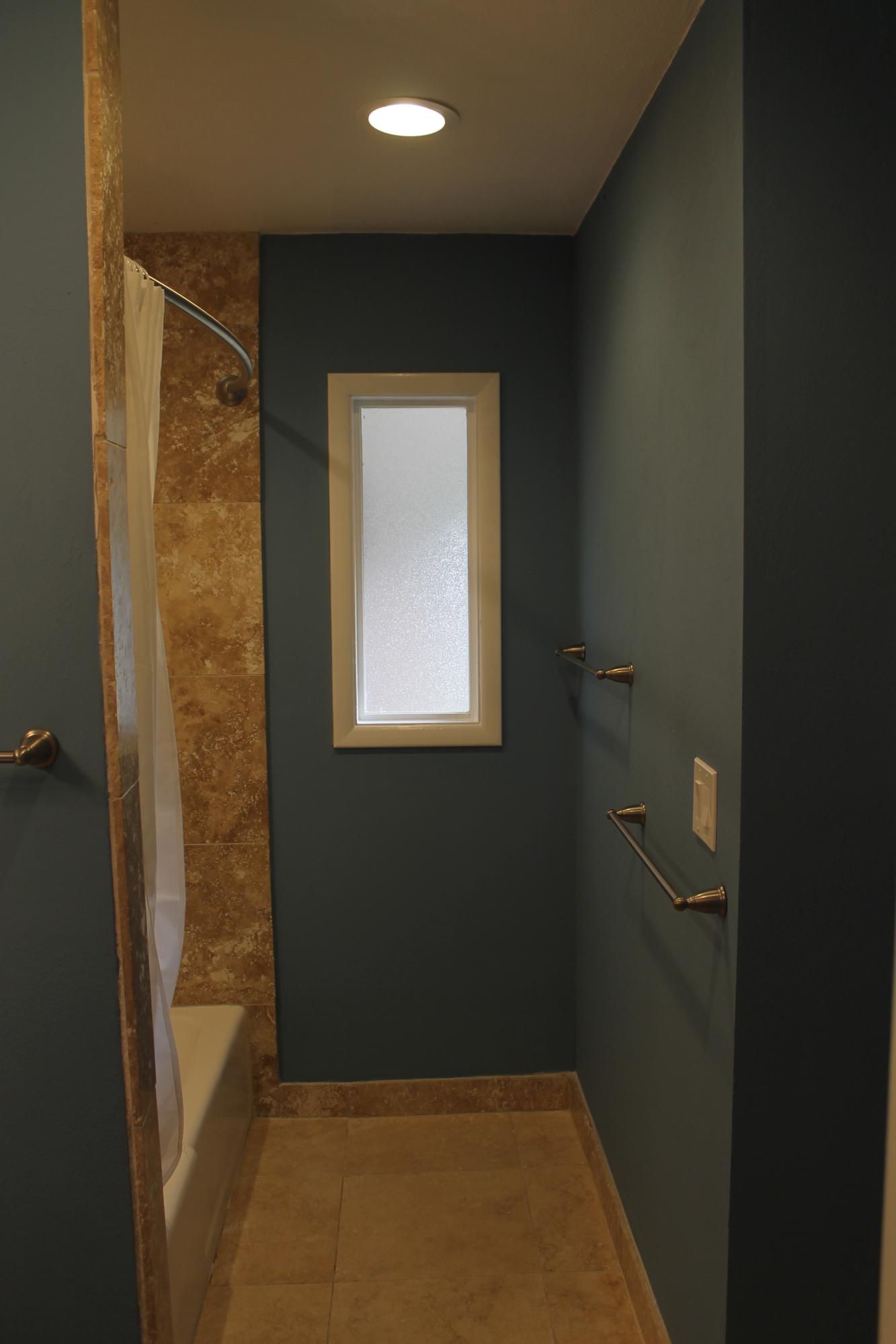 VALPARAISO PINECREST 6 - Residential Lease