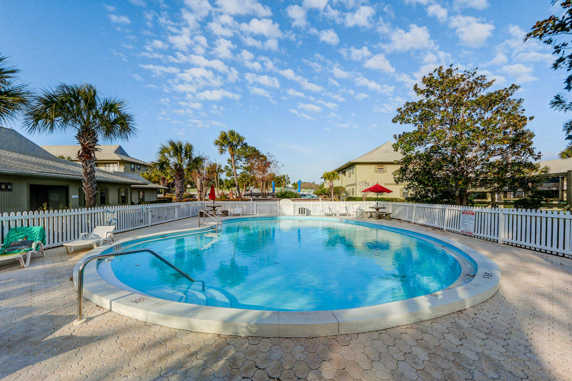 BEACHWOOD VILLAS CONDO - Residential