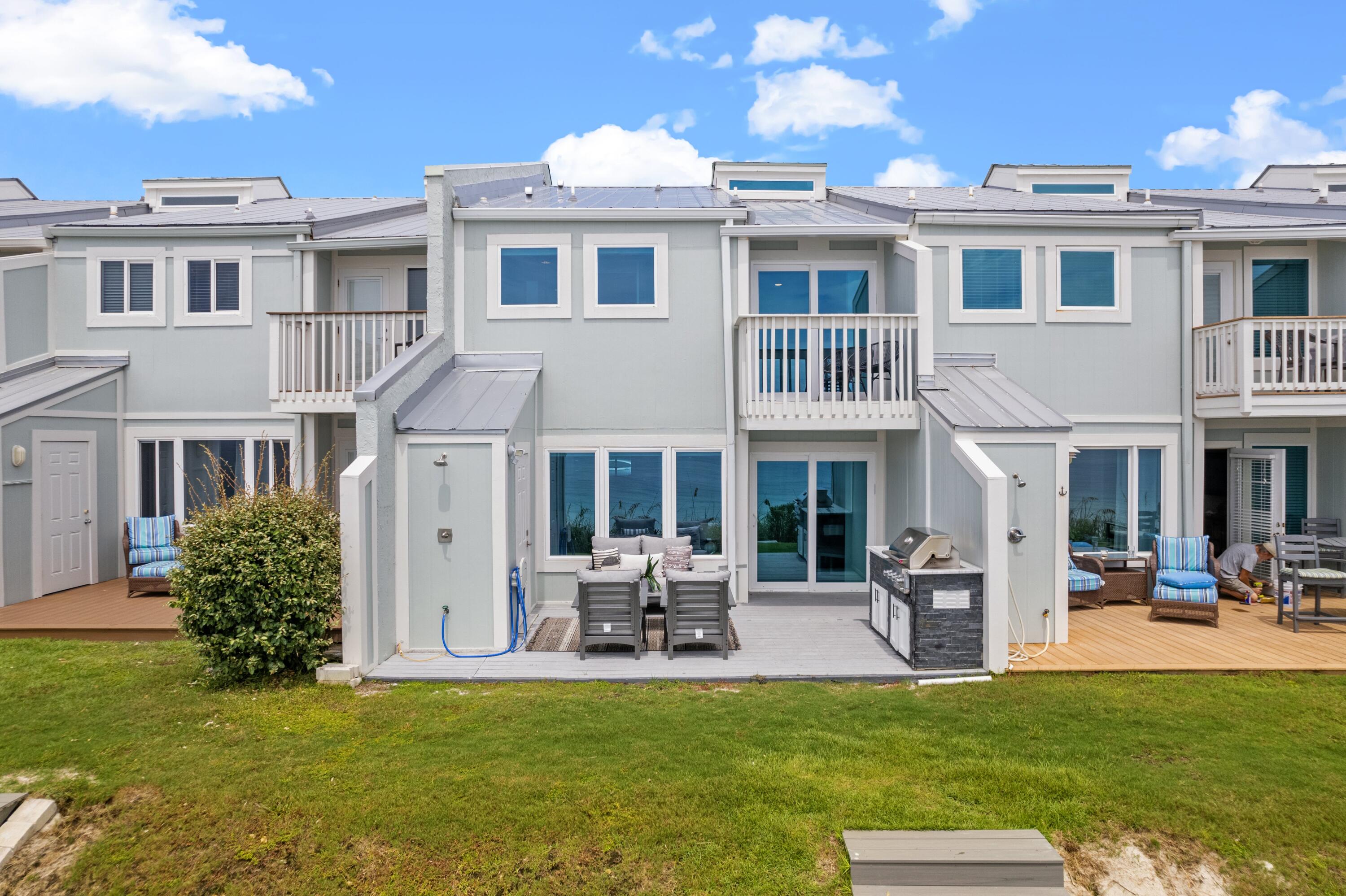 SEA CLIFFS T/H PH 1 - Residential