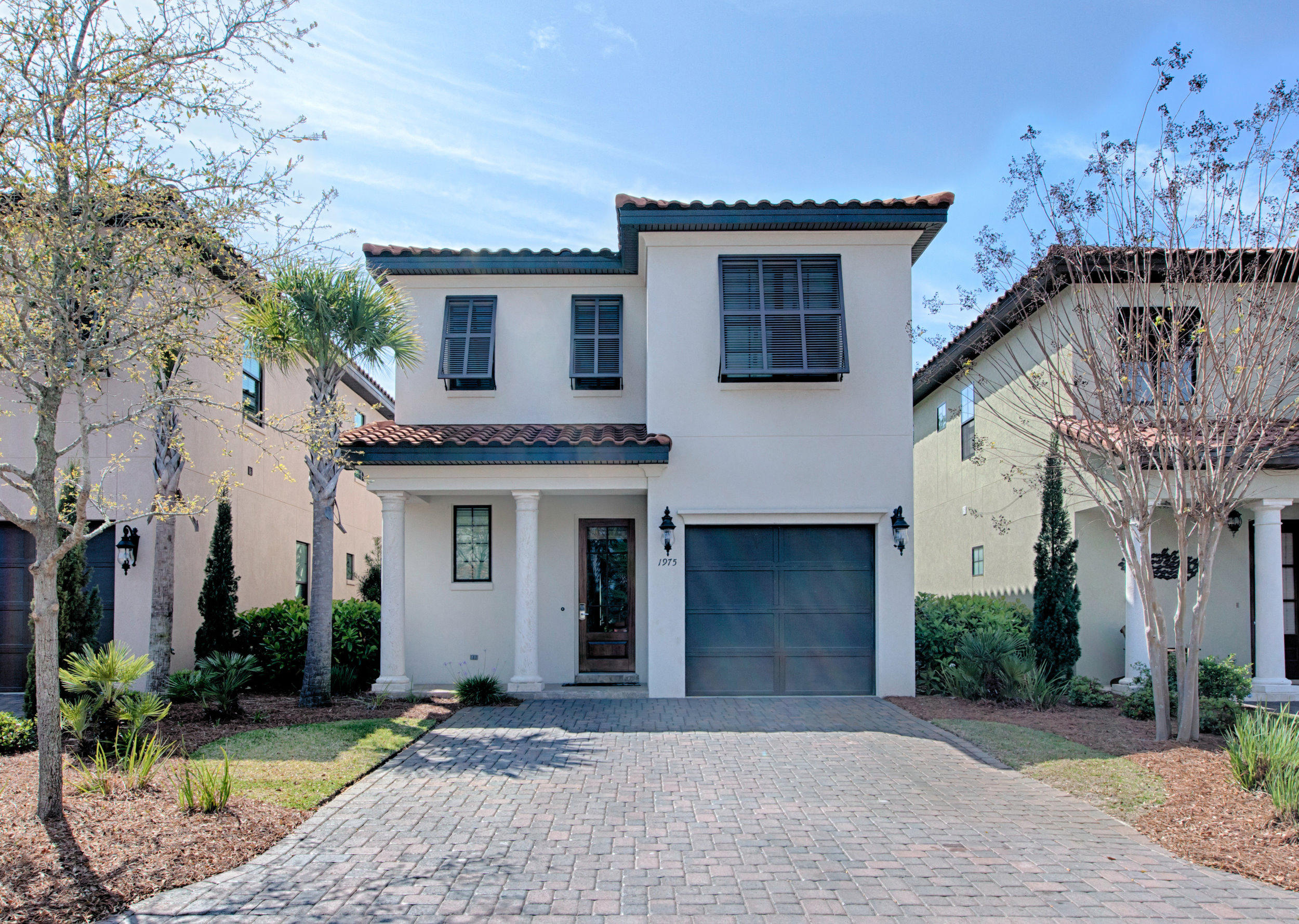 VILLA LAGO - Residential