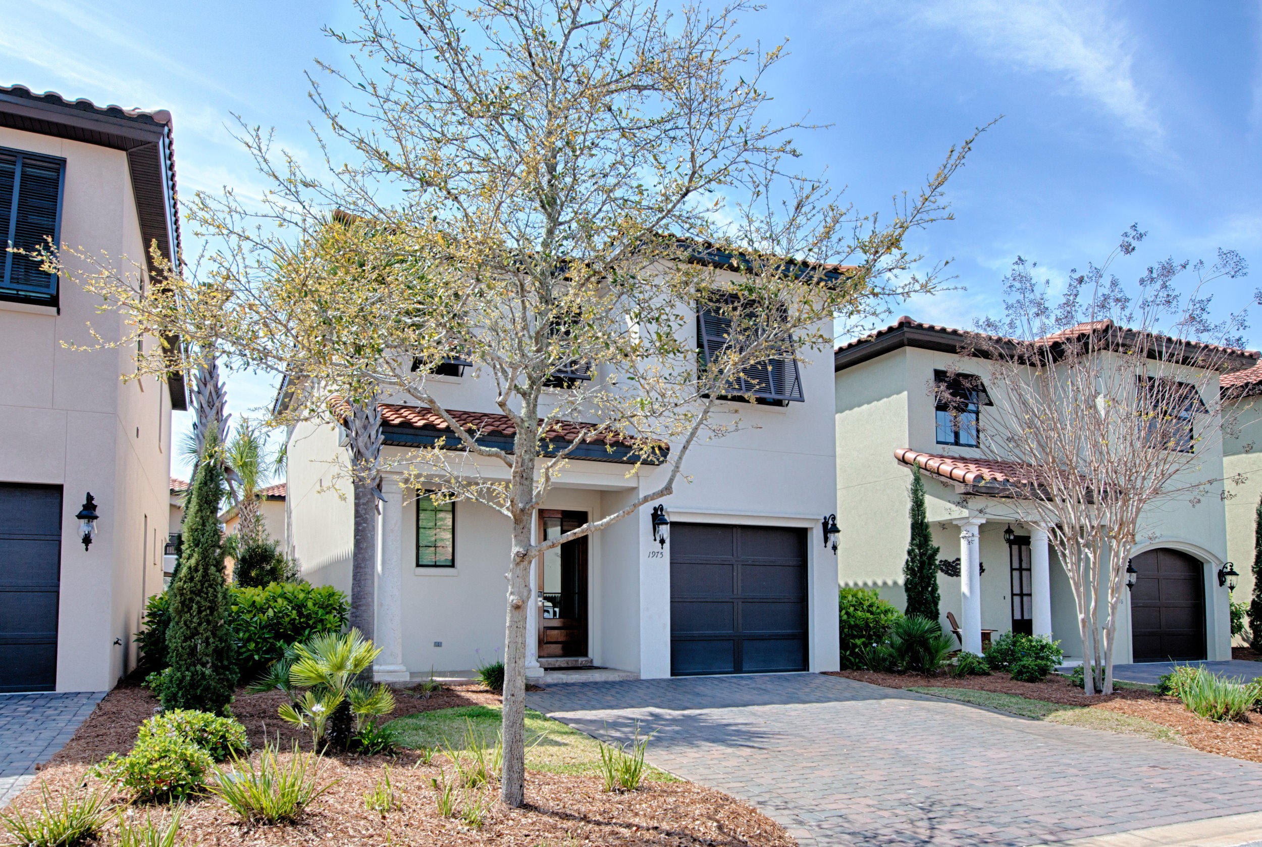 VILLA LAGO - Residential