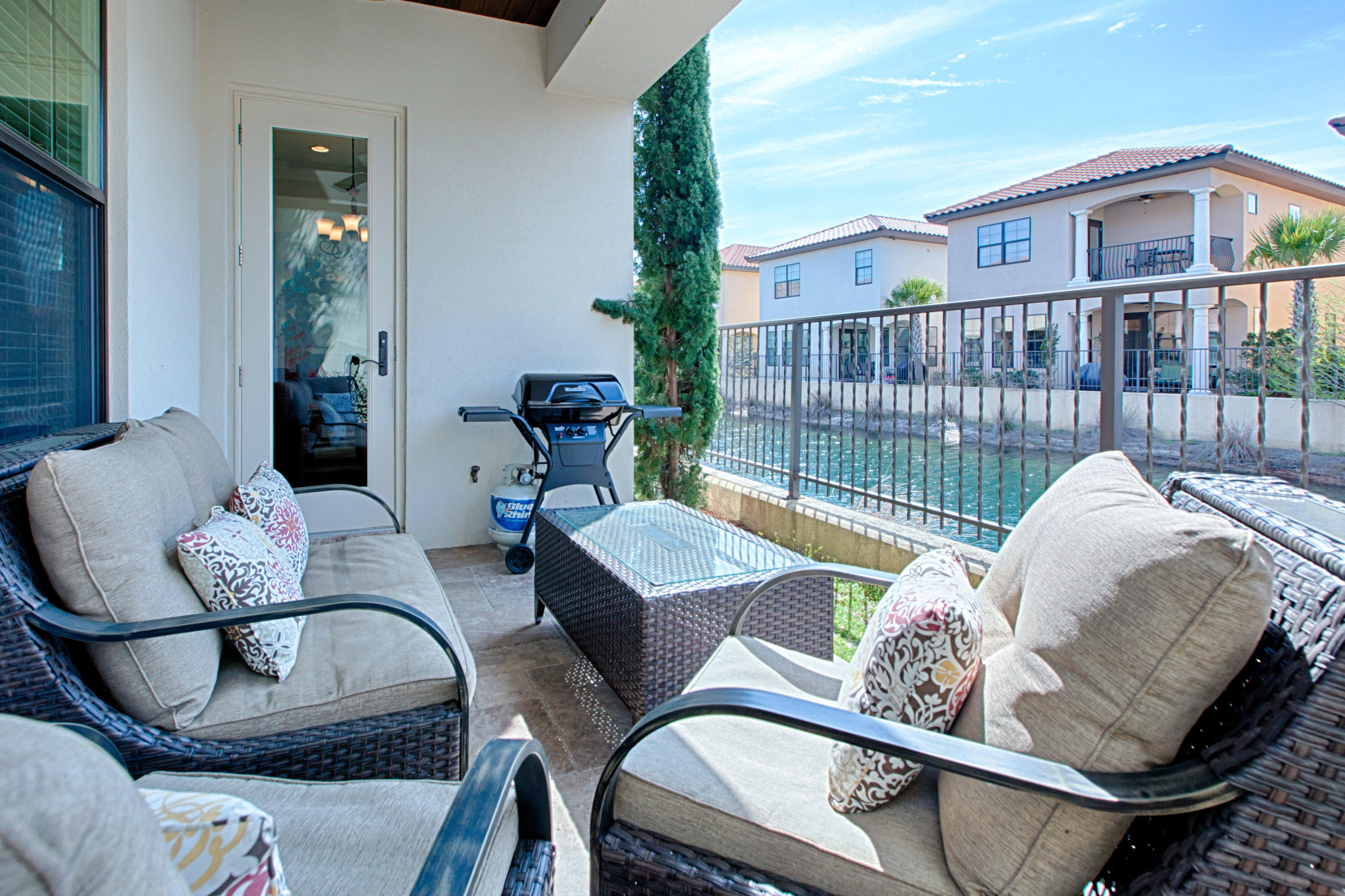 VILLA LAGO - Residential