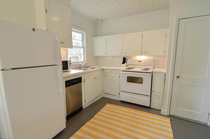 LAGUNA BEACH ESTATES - Residential