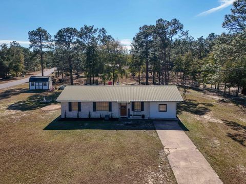 A home in DeFuniak Springs