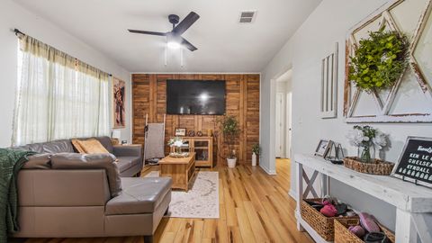 A home in DeFuniak Springs