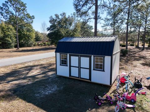 A home in DeFuniak Springs