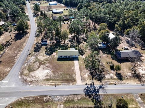 A home in DeFuniak Springs