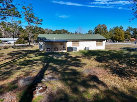 A home in DeFuniak Springs