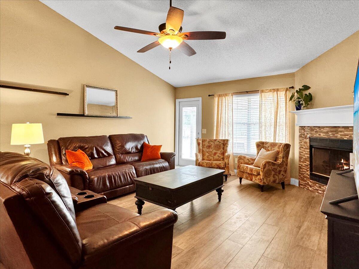 HOLLEY BY THE SEA - Residential