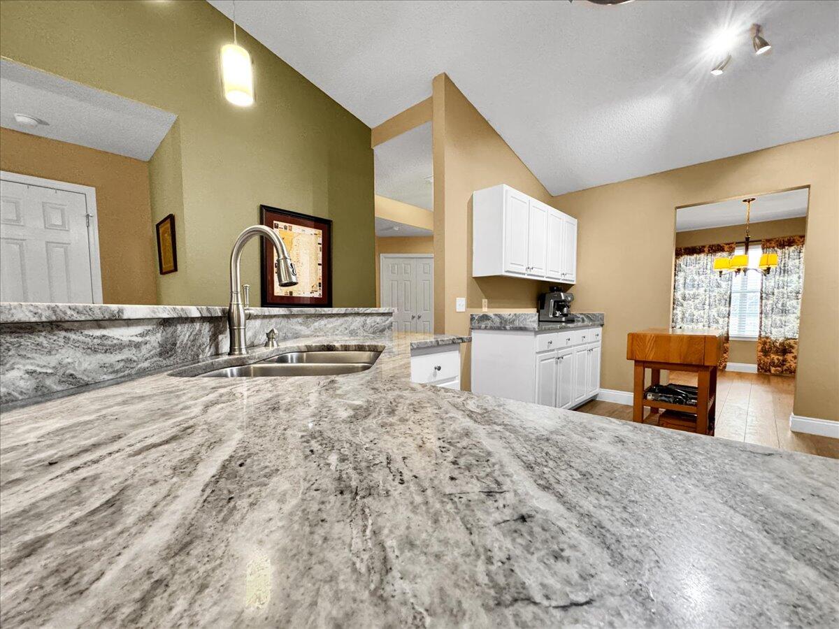 HOLLEY BY THE SEA - Residential