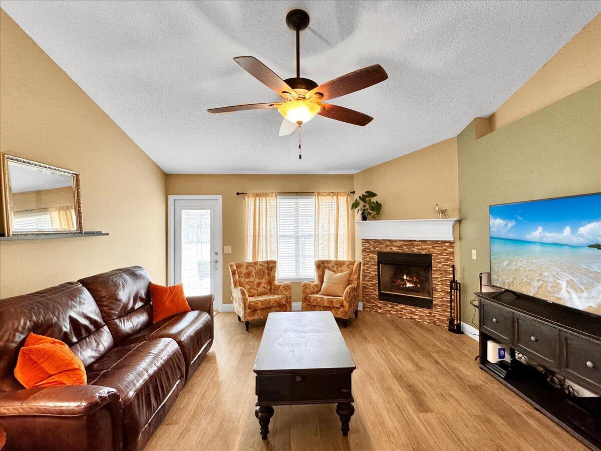 HOLLEY BY THE SEA - Residential