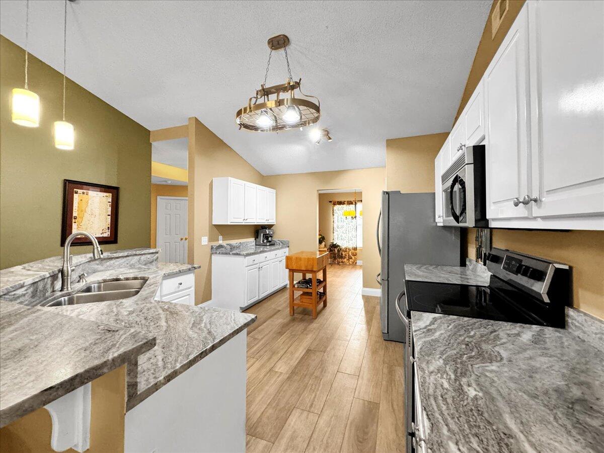 HOLLEY BY THE SEA - Residential